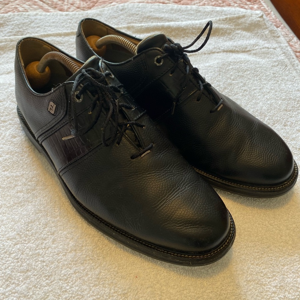 FootJoy Men’s Premier men’s golf shoes. Size is 10W and color is black